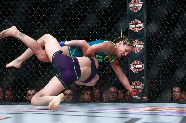 走进八角笼，UFC是什么运动？