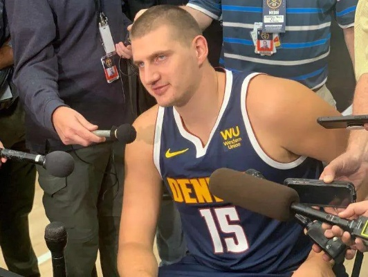约基奇为什么不减肥?解密NBA第一灵活胖子的生存哲学 约基奇为什么不减肥?解密NBA第一灵活胖子的生存哲学